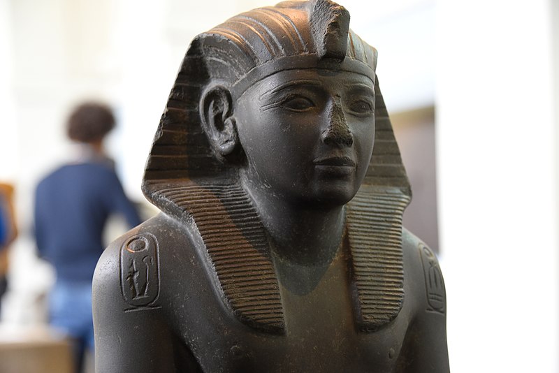 Statue_of_Ramesses_IV,_nomen_and_prenomen_cartouches_on_shoulders,_currently_housed_in_the_British_Museum