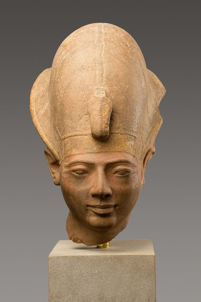 Head_of_King_Amenmesse_Wearing_the_Blue_Crown
