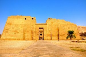 Read more about the article Medinet Habu – Mortuary Temple of Ramesses III