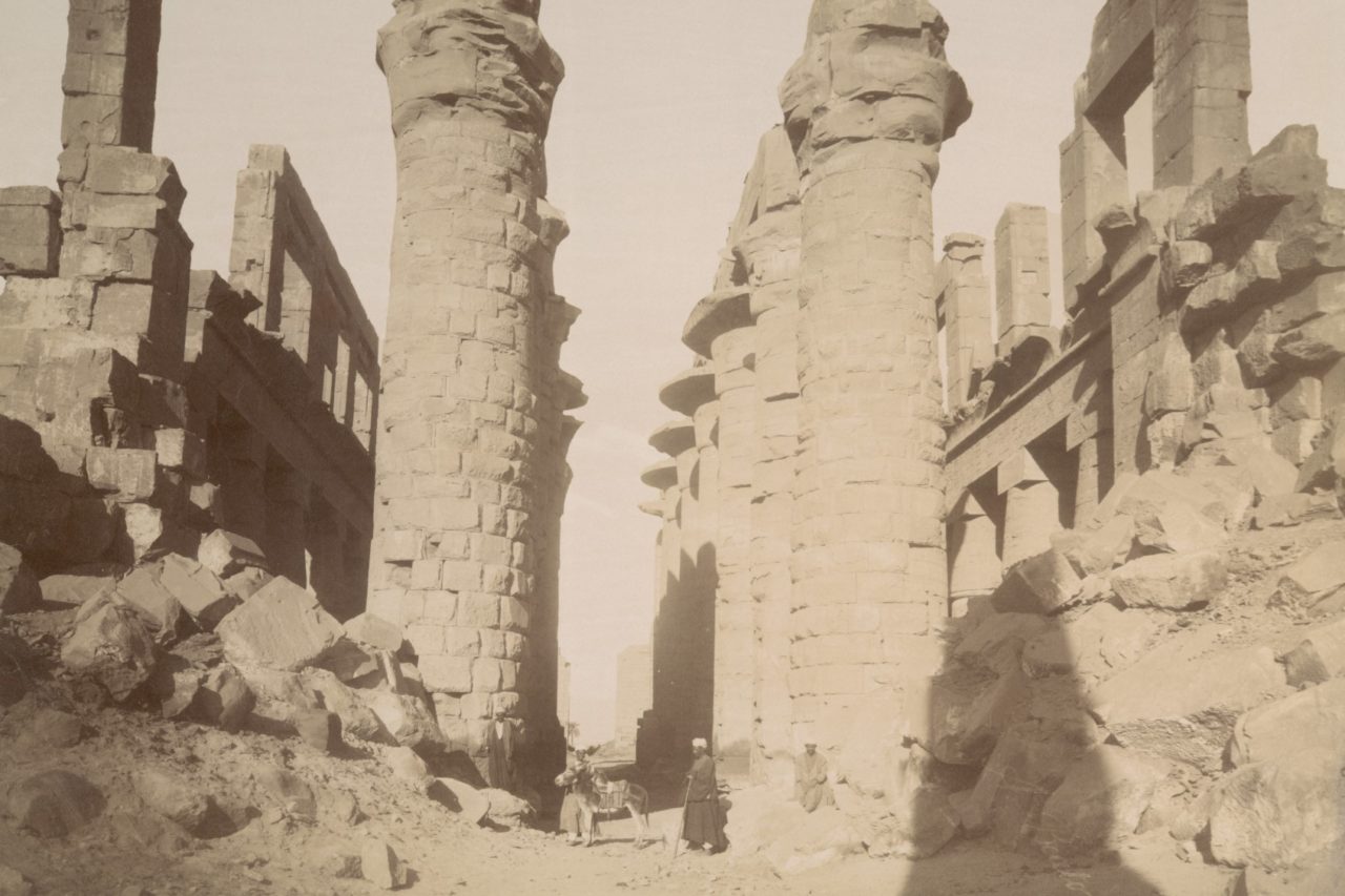 Karnak: view of the middle columns 1864