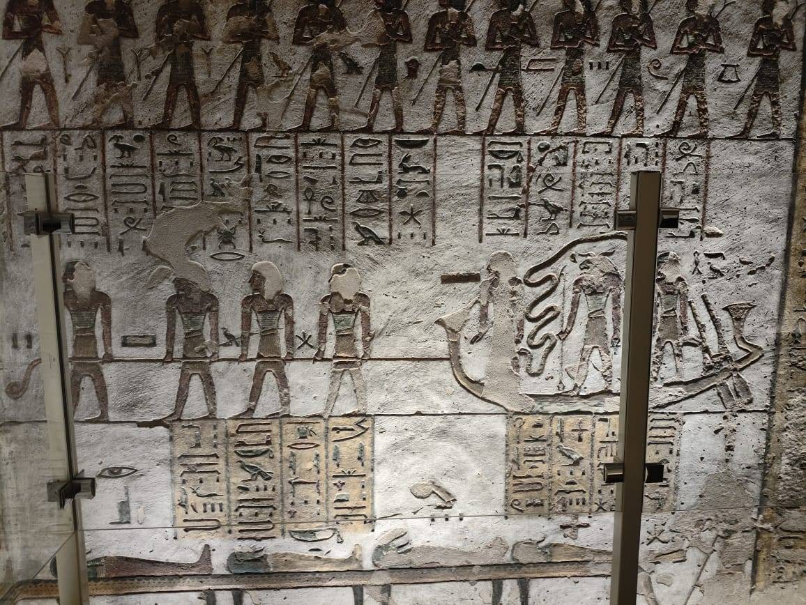 Un'altra vista interna della tomba di Ramesse III