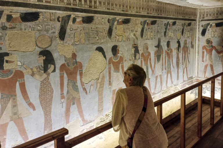 Read more about the article Tomb of Amenhotep III (WV22)